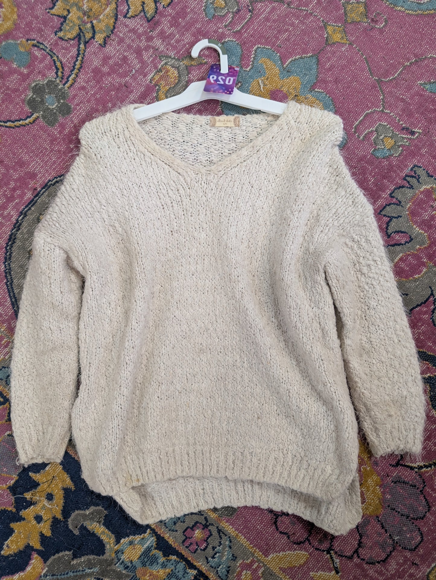 Smeduim v neck sweater