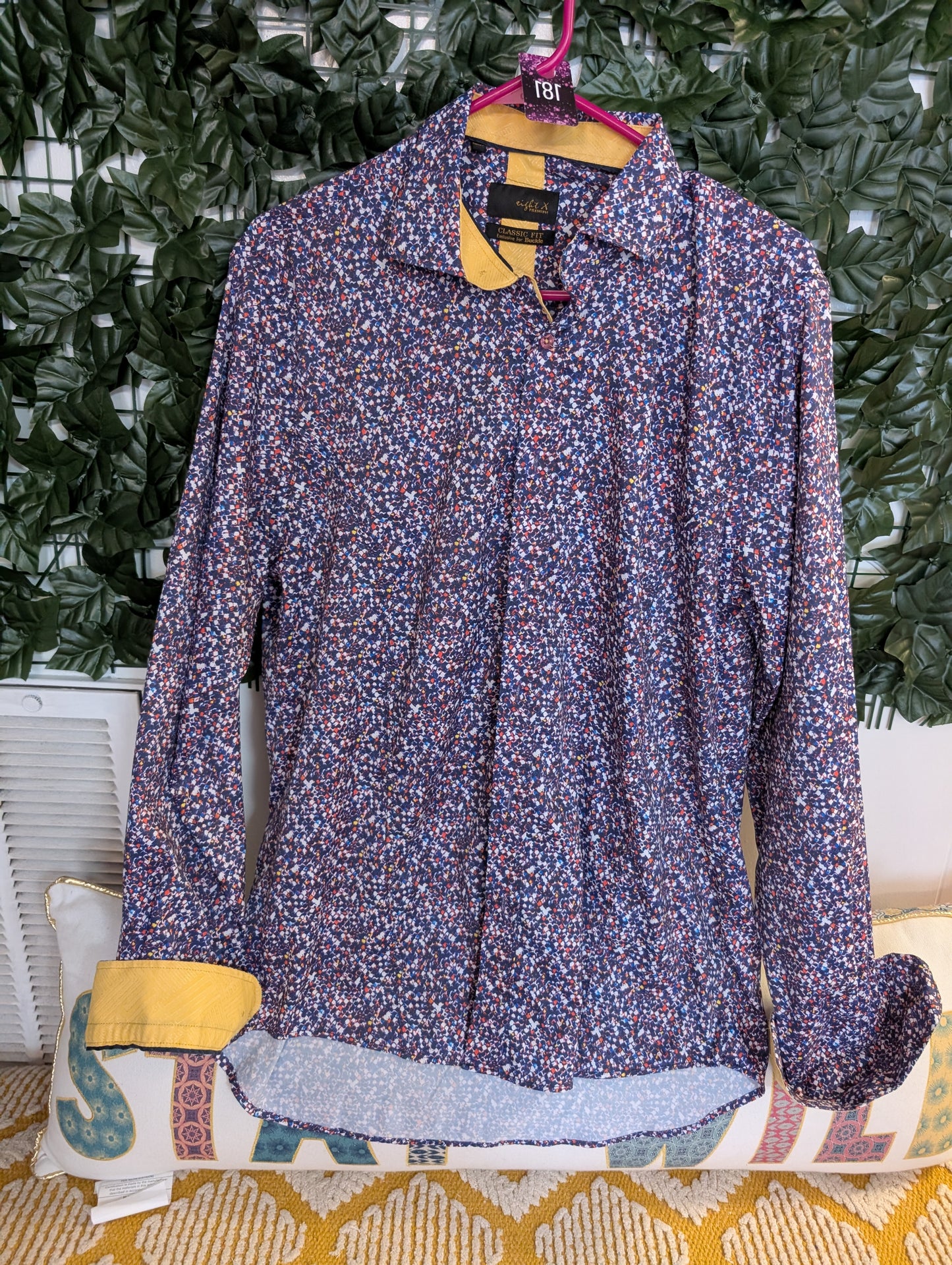 Med men's button up dress shirt