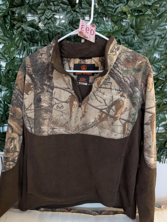 Small camo pullover